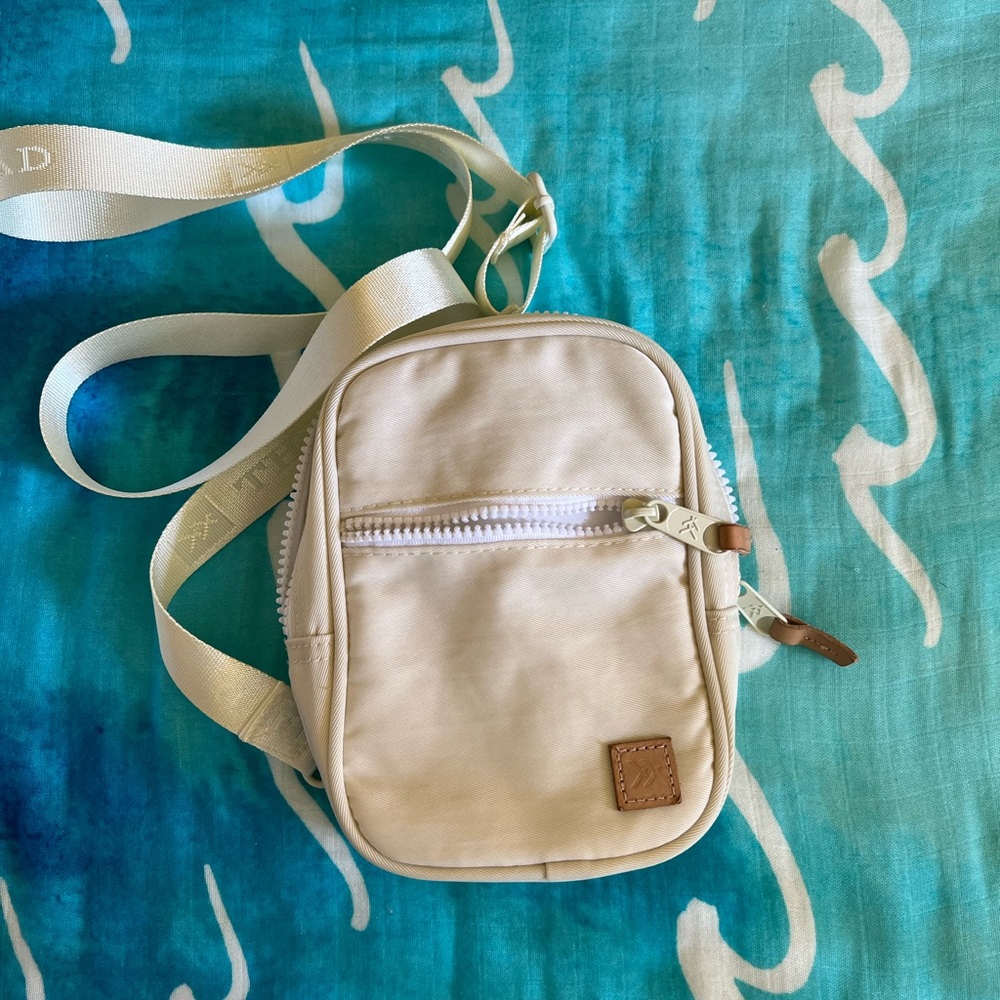 Thread Wallets Crossbody Bag